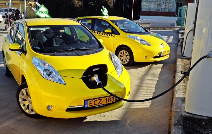 Az Óbudai Egyetem oktatási célra vásárolt egy Nissan Leaf-et. 2.