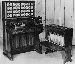 Fejezetek az informatika történetébıl világ elsı számítástechnikai társaságát, a Computing Tabulating Companyt 1911-ben. E cég 1924-ben megváltoztatta a nevét.