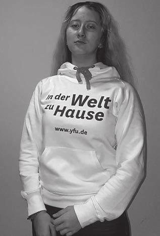 Vanessa Németországból Beszélgetés Vanessa Aliéna Adam-al, iskolánk cserediákjával Poór Veronika 12. D P. V.: Hogyan kerültél Magyarországra és az iskolánkba? V. A. A.: Október közepétől járok a Lajosba.