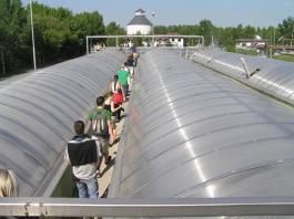 átfolyású, ikerelrendezésű ülepítő