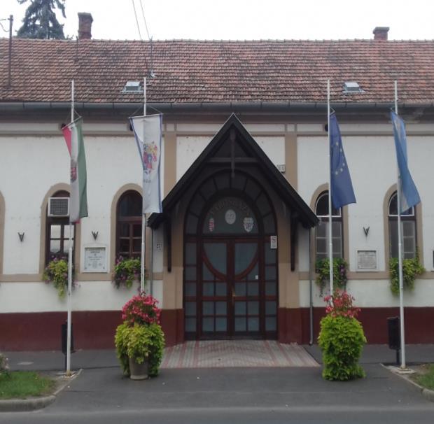 AZ ELLENŐRZÉS TERÜLETE Sarkad Város Önkormányzata és a többségi tulajdonában lévő Sarkadi Kistérségi Egészségügyi Fejlesztő Nonprofit Kft. A Társaságot 1 kilenc önkormányzat 2 2008.