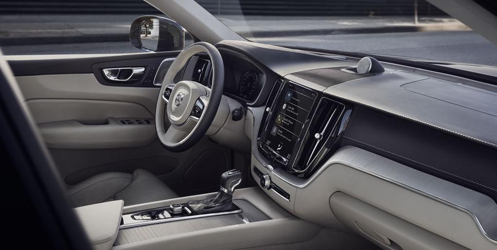 VOLVO XC60 9 VADONATÚJ VOLVO XC60 A svéd szabadidőautó legújabb inkarnációja. Svédországban másképp születnek a sportterepjárók.