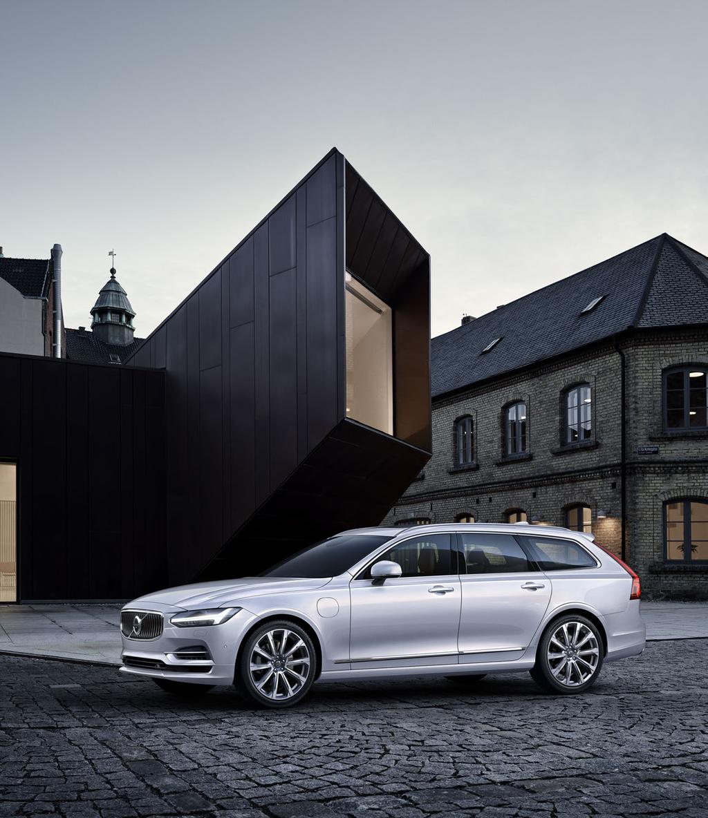CO 2 kibocsátás: 46 169 g/km, üzemanyag-fogyasztás: 2,0 7,4 l/100 km A Volvo V90 többféle