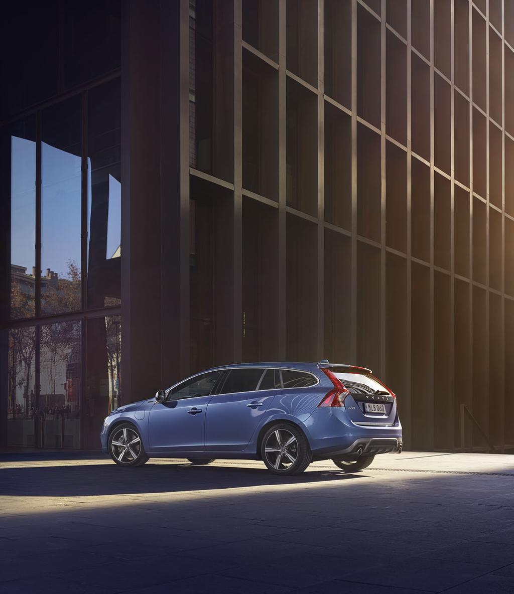 CO 2 kibocsátás: 104 163 g/km, üzemanyag-fogyasztás: 3,9 7,0 l/100 km A Volvo V60 többféle