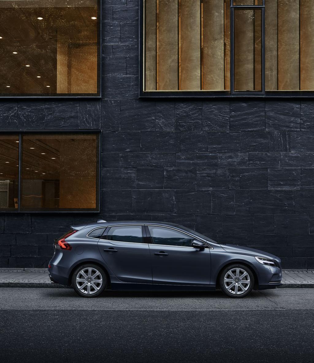CO 2 kibocsátás: 89 137 g/km, üzemanyag-fogyasztás: 3,6 5,9 l/100 km A Volvo V40 többféle