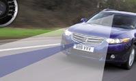 HEAD-UP DISPLAY Minden adat a látóterünkben Figyelmünk soha nem fog elkalandozni az útról: az új generációs head-up display (HUD) használatával még a műszerfalra sem kell rápillantanunk.