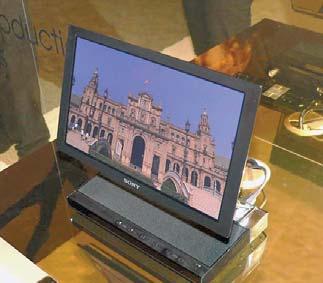 A Samsung ráadásul nem is (csak) LED-es technológiával tudja elérni a méretcsökkenést, így ezek a tévék nem is kerülnek sokkal többe,