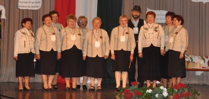 A programra Litvai András a Szlovák Kultúra Baráti Kör elnökének vezetésével gútai vendégek érkeztek: Németh Iveta, a Magyar Asszonyok Ligája elnöke és az ottani nyug-díjas klub képviselői.
