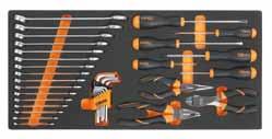 érdekében 2 teleszkópos fiók, 588x277 mm, mindkét irányban nyitható Nagy alsó szerszámrekesz 588x277x220 mm Szerkezet lemezből 2 fix kerék Ø 160 mm
