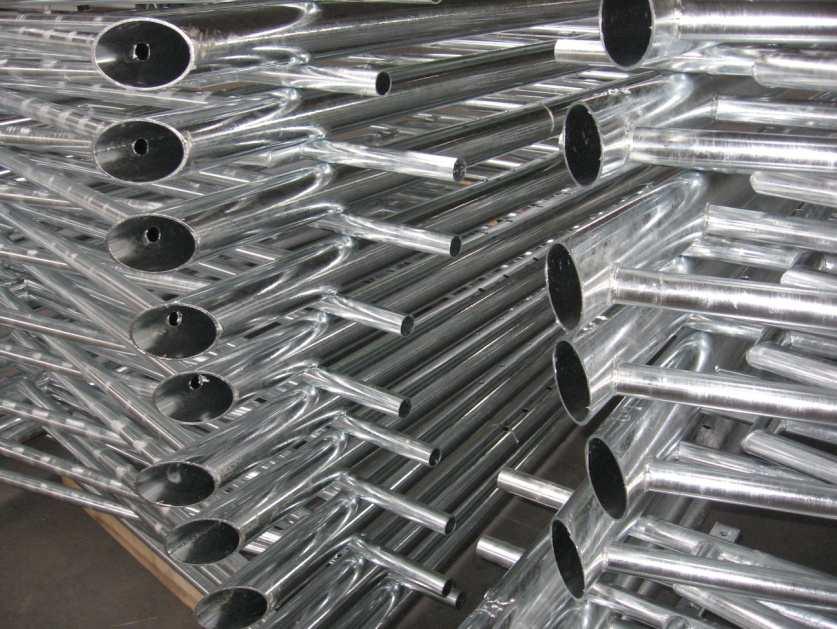 Acélszerkezet anyagának vastagsága (mm) Követelmény (MSZ EN ISO 1461:2009) Gyakorlatban szokásos érték (µm)* a legkisebb, átlagos rétegvastagság (µm) 1 45 60-120 2 55 70-140 4 70 80-160 7 85 100-180