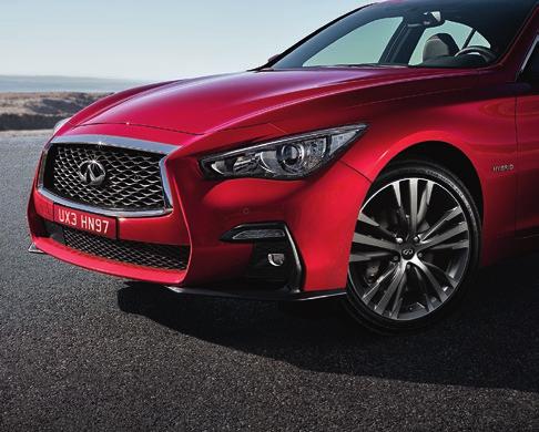 INSPIRÁLÓ TELJESÍTMÉNY Az INFINITI Q50 számos olyan motorral nyűgöz le, amelyek szabadjára engedik az