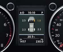 02 03 04 01 01 A Premium multifunkciós kijel- új Passat és Passat Variant mögötti igazítja az Ön Passat-ja sebességét, fennáll a sáv véletlen elhagyásának zőnek* nagyfelbontású