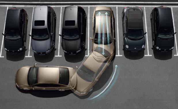 SO 02 A Rear Assist tolatókamerát* a jármű hátsó részén helyezték el. Az * A Trendline esetén nem rendelhető. akadályok könnyebben felismerhetők.