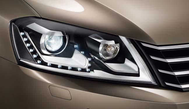 Bármilyen perspektívából szemléli az új Passat-ot és Passat Variant-ot: szembetűnő az összetéveszthetetlen Volkswagen dizájn. Precíz vonalak, világos formák.