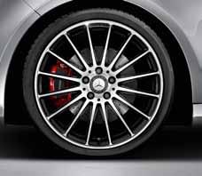és fényesre esztergált, AMG 5 duplaküllős könnyűfém keréktárcsák, 225/40 R 18- as abroncsokkal (széria az AMG Line-hoz) m További kerekek találhatók
