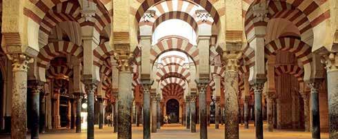 A Gracia sétányon még láthatunk meghökkentő Gaudí építményeket. A folytatás a Gótikus negyed különleges épületeivel és a Szt.