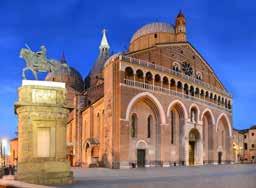 Szállásunk már Olaszországban, **** hotelben lesz, fakultatív vacsoralehetőséggel (2 éj). 2. NAP: VELENCE (60 km) Egész napos fakultatív kirándulás Velencébe.