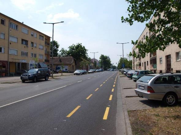 76. ábra Kerékpársáv (Budapest) Meglévő útpályán kerékpársáv kialakítható a meglévő útfelület újraosztásával (a forgalmi sávok számának vagy szélességének csökkentésével), illetve a padka