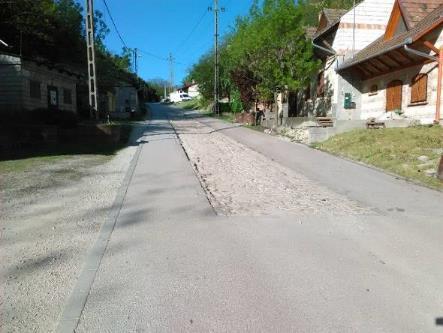 főút belterületi szakasza, a Balatoni út mentén elválasztott gyalog- és kerékpárút létesült sok évvel ezelőtt a Fürdő utca és a diósdi városhatár között.