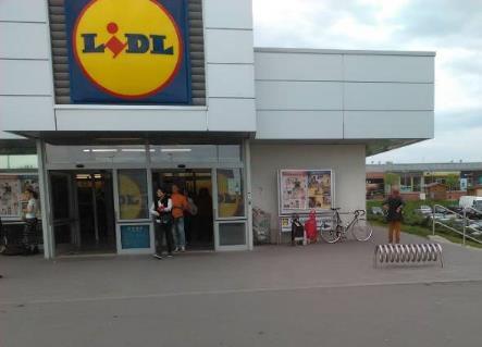 64. ábra A városközponti Lidl kerékpártámaszai Érden még nem