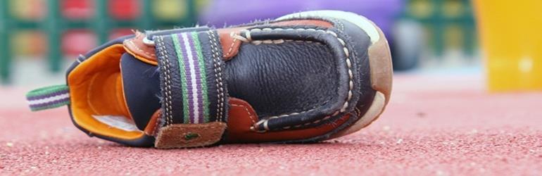 Telepítési és karbantartási útmutató ReFlex gumilapok Köszönjük, hogy a ReFlex gumilapokat választotta! A gumilapok telepítése szilárd alapra (beton/aszfalt) vagy zúzottkő ágyra lehetséges.