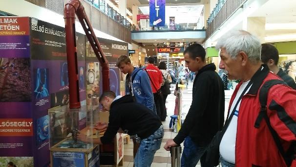 frontálisan bemutatták az