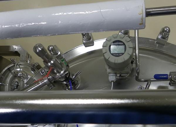 A tartályk töltöttségi állaptának mérésére NIVOTRACK MTC-522-8 típusú magnetstrikiós elven működő, 1 mm felbntású szinttávadók kerültek beépítésre.