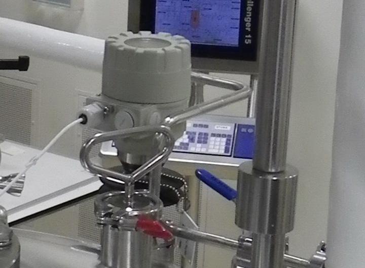 A szinttávadókkal szemben támaszttt követelmény vlt a különféle sűrűségű és ph értékű flyadékk (nagy tisztaságú víz, msóflyadék, fermentlé) legalább 1%-s