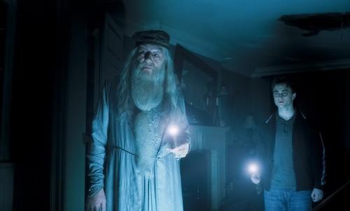 Idén júliusban véget ért a várakozás, és Harry Potter hatodik kalandja is a mozikba került. Ennyit még nem kellett várnunk a varázsló tanonc történetére, és ez mindenképpen a Sötét Lovagnak köszönhet?