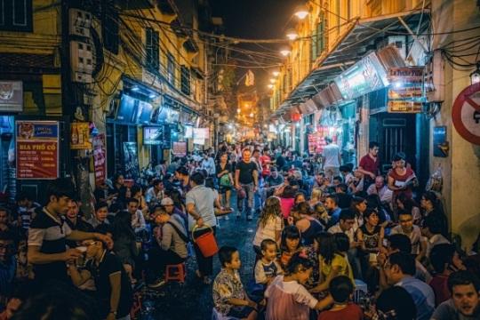 H-13 5 NAP HANOI ÉS KÖRNYÉKE PROGRAM A HALONG ÖBÖLLEL 1. nap: Megérkezés Hanoiba ( szállás: Hanoi) Megérkezés Hanoi nemzetközi repterére, majd transzfer a szállodába.