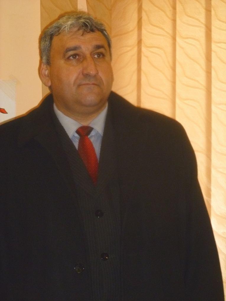Zoltán kántor közös összefogásával a tervet tett követett így december 26-án, Karácsony második napjának délutánján zsúfolásig megtelt a hegyközcsatári kultúrotthon a közösségben ünnepelni vágyókkal.