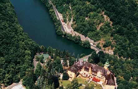 Tanösvények mutatják be a Bükk élővilágát, jelzett turistautak vezetnek többek között a legendás Molnár-sziklához, a szentléleki pálos kolostor romjaihoz, vagy a bánkúti síközponthoz.