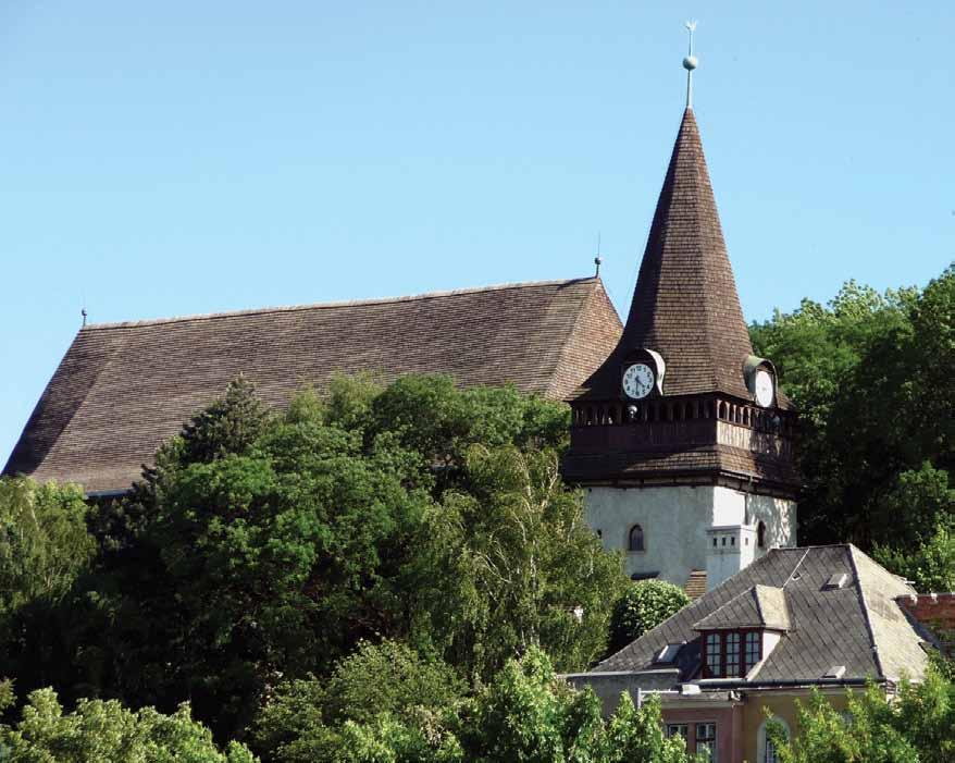 A belvárosi templomok Mária út Szent Anna templom Szent Anna tér 1. Oltára és szószéke a késő klasszicizmus jegyeit viseli. Főoltárát ismeretlen festő Szent Annát ábrázoló képe díszíti.
