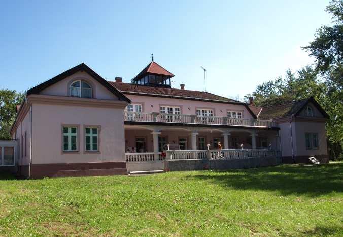 világháború után hosszú ideig gépállomás működött itt, majd gyermekotthon került ide. Így megoldódott a park védelme is.