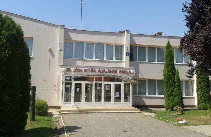 Gondolni kell még a fő (lakó) funkciót kiegészítő épületek elhelyezésére is.