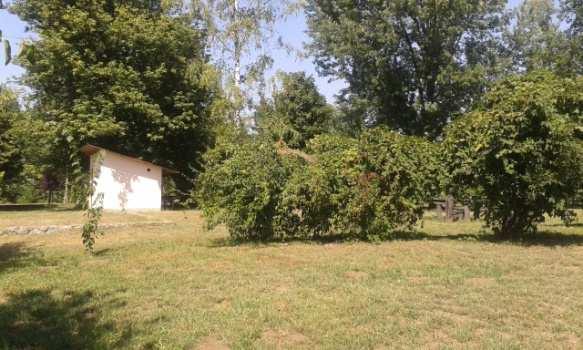Ápoló- gondozó otthon és parkja településrész A település ékköve a volt Gencsy kastély és parkja. A park 1977 óta helyi jelentőségű védett természeti érték. Jelenleg gyermekotthon működik benne.