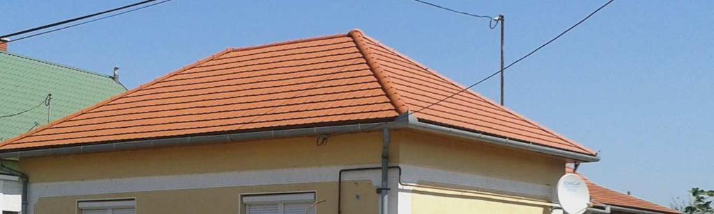 A településrészen változatos anyaghasználattal találkozunk: a kő tartóoszloptól kezdve a