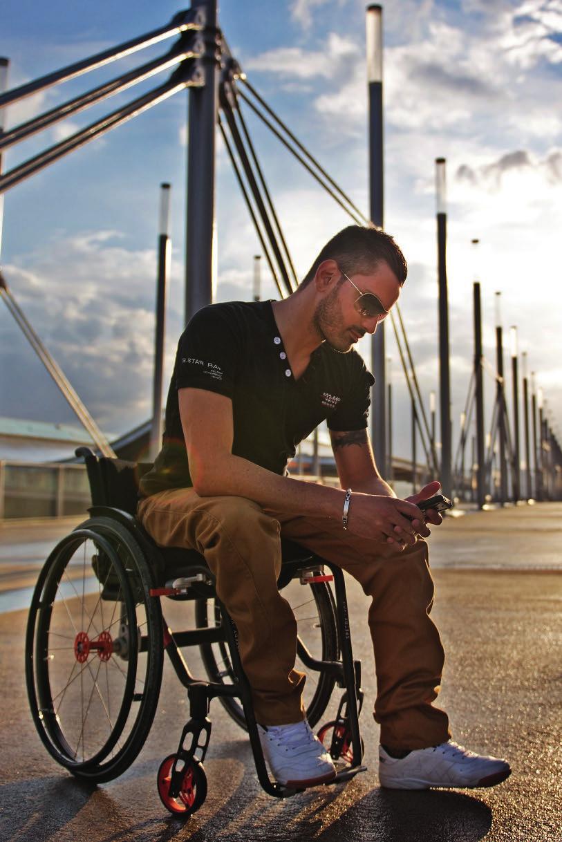 WHEELCHAIR Tan Caglar: Kerekesszékes modell, profi kerekesszékes