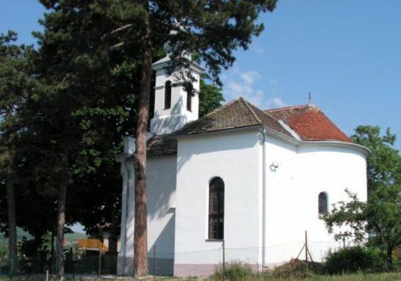 Eszterházy Károly pápai földesúr a szőlőbirtokosok hozzájárulásával. Felszentelése 1850. július 31-én történt Szent Ignác tiszteletére.