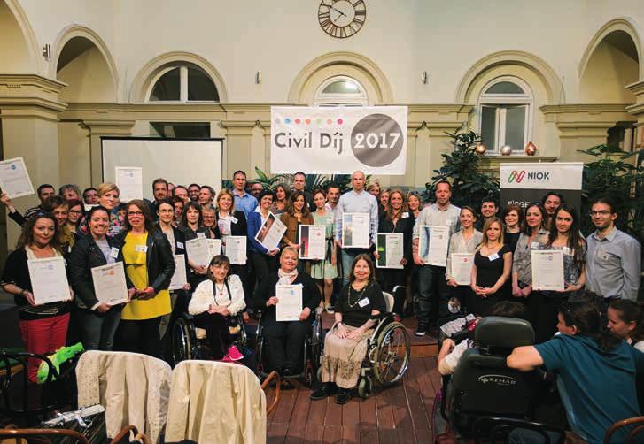 BESZÁMOLÓ 2017 33 Június A Könyvhéten mutatkozott be a Mentor Kiadónak köszönhetően az Ugyanolyan mások - Mai magyar írók antológiája című könyv.