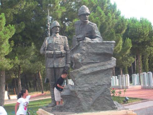 Haditechnika-történet Matthaeidesz Konrád A Gallipoli-félsziget katonatemetői és hadimúzeumai A gallipoli csatáról részletekben megemlékezett Kiss László a Haditechnika 2012/2 4.