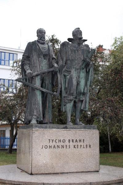 Kepler III. tv. Tycho Brahe és Kepler szobra Prágában http://hyperphysics.