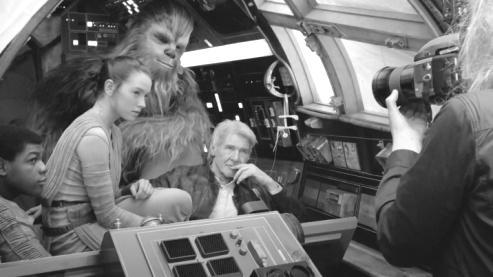 ),adam Driver (31),Oscar Isaac (34),Max von Sydow (85),Domhnall Gleeson (31), Andy Serkis (50) akit a gyűrűk urából ismerhetünk amint Gollam őrült, de mégis sajnálatra méltó karakterét