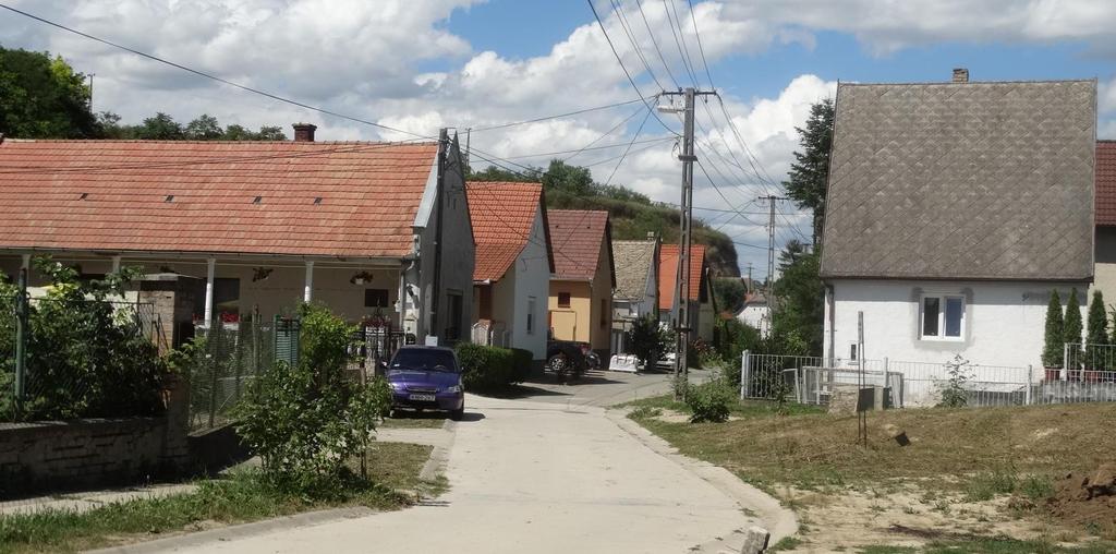 Üdülő, hétvégiházas