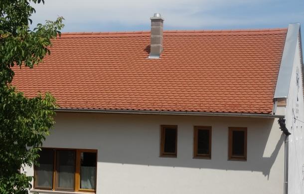 Az árnyékolást fa zsalugáterrel, spalettával oldjuk meg.