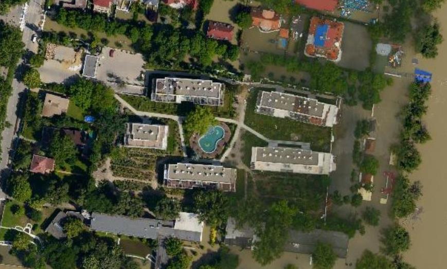 épült be LAKÓ (üdülő) - parknak, mekkora értéket képviselnek. Ezek az épületek védettek az árvíztől mivel padlószintjük MÁSZ feletti ezt igazolják a 2013-as árvízi légyfelvételek is!