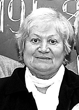 Családja 1954-ben költözött a 3 kiskorú gyermekkel és a nagymamával falunkba. Zsuzsa etyeki tanuló éveit a VI. osztályban kezdte.