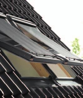 Hővédelem VELUX árnyékolók és redőnyök Külső hővédő roló Hűvös tetőtér nyáron is A VELUX külső hővédő roló hatékony hővédelmet biztosít, mivel megfékezi a napsugarakat, mielőtt azok elérnék az ablak