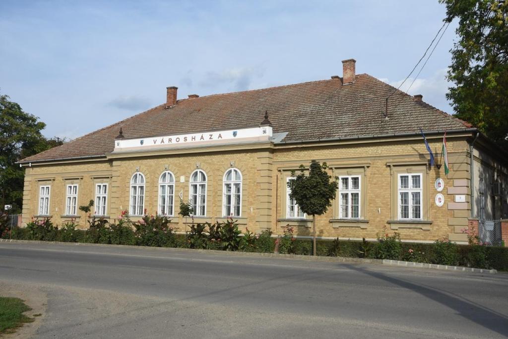 5. melléklet a./2018. ( ) önkormányzati rendelethez Művi értékvédelem értékleltár Sorszám: 1 A védendő objektum megnevezése: Polgármesteri Hivatal (Városháza) Vizsgálat ideje: 2002.