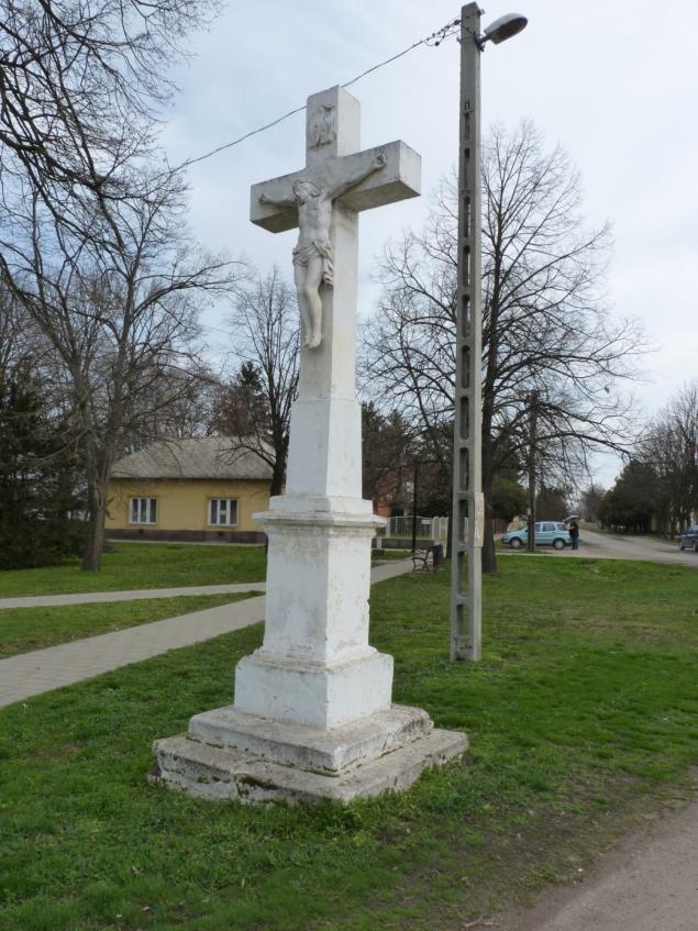 Sorszám: 3. A védendő objektum megnevezése: Kereszt korpusszal Vizsgálat ideje: 2002. augusztus hó Címe: Szent Erzsébet u. Helyrajzi szám: 1544.
